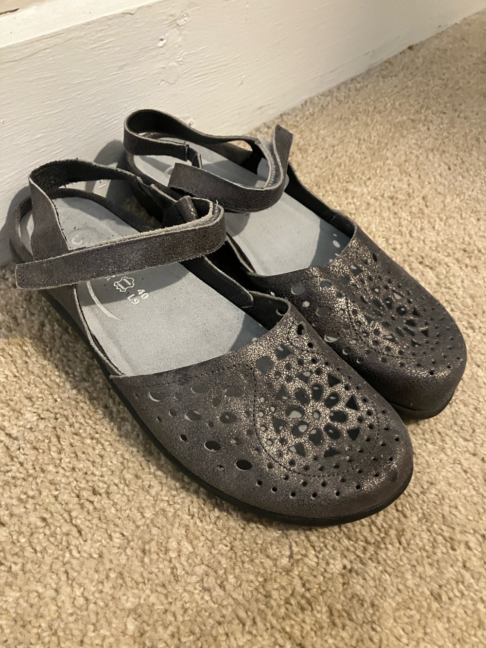 Naot Arataki Metallic Gray Laser-Cut Slingback Flats sz 9
